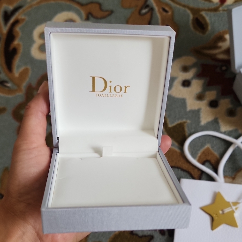 Dior White and Gold Packaging Set - Picture 8 of 17